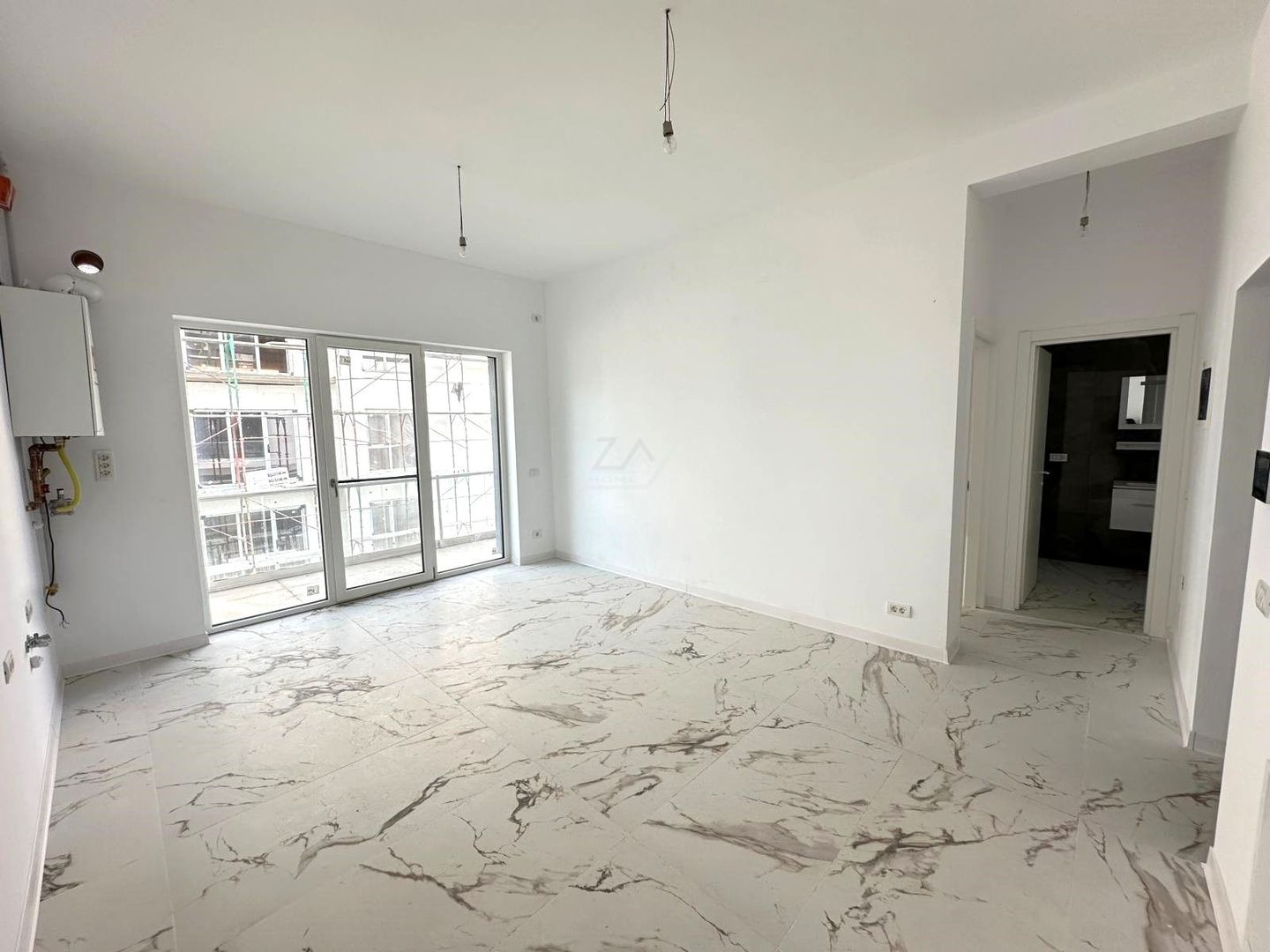 Etaj 1. Balcon mare. Loc de parcare. - Poză 1