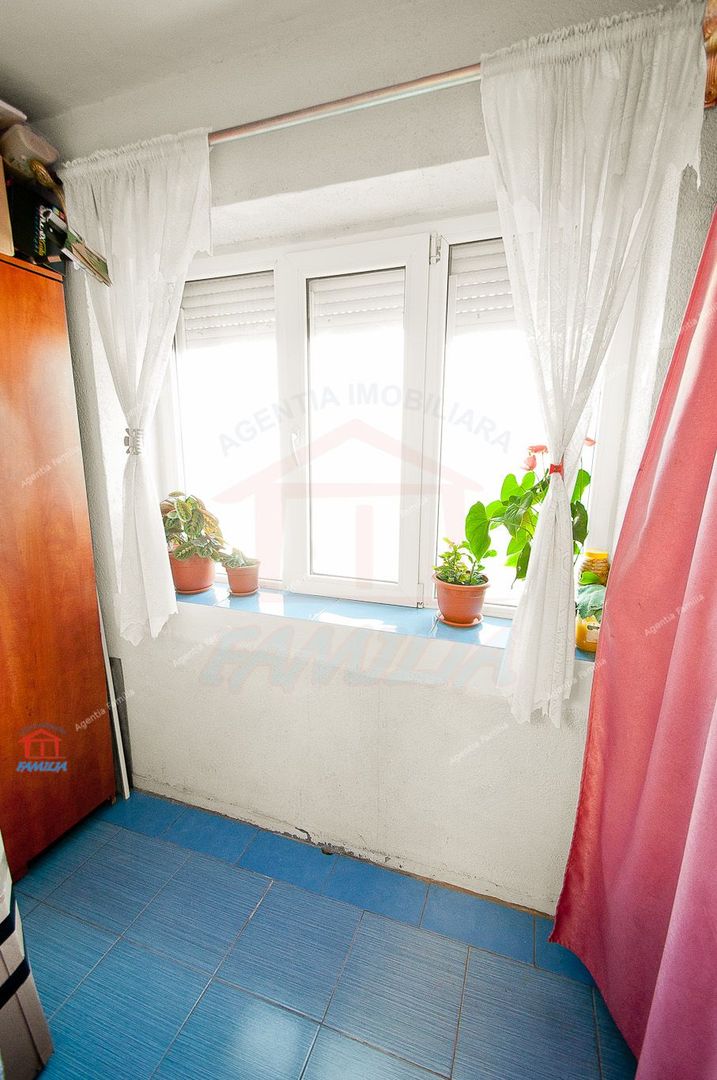 Apartament spatios, renovat, 4 camere, decomandat, etaj 4, Micro 39 - Poză 16