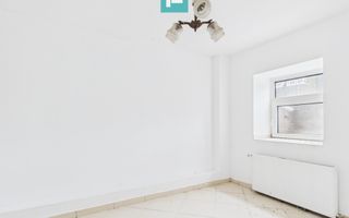 Vilă cu 5 camere pentru investiții în Dumbrăvița - Poză 20