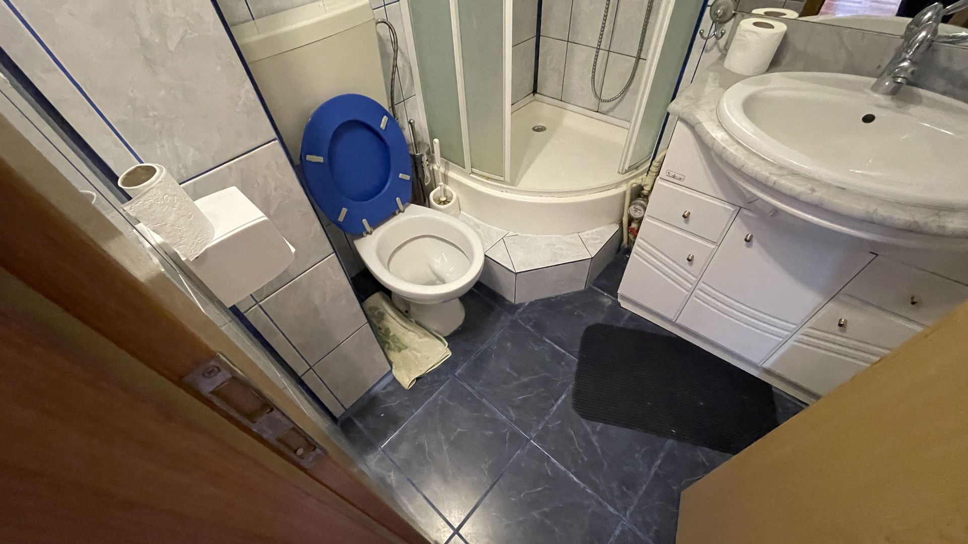 Apartament spatios cu trei camere si garaj - Poză 14