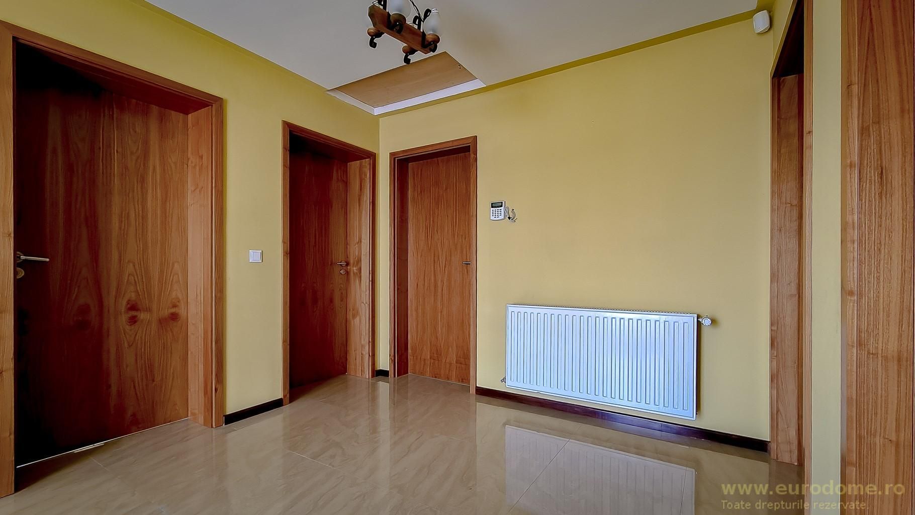 Casă nouă, intrare Stupini - Poză 14