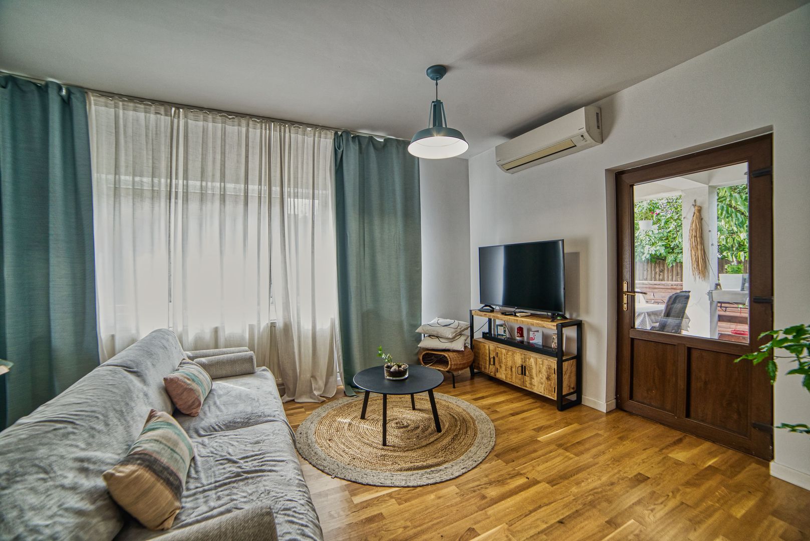 Casa complet mobilata 5 camere 3 bai curte generoasa - Poză 13