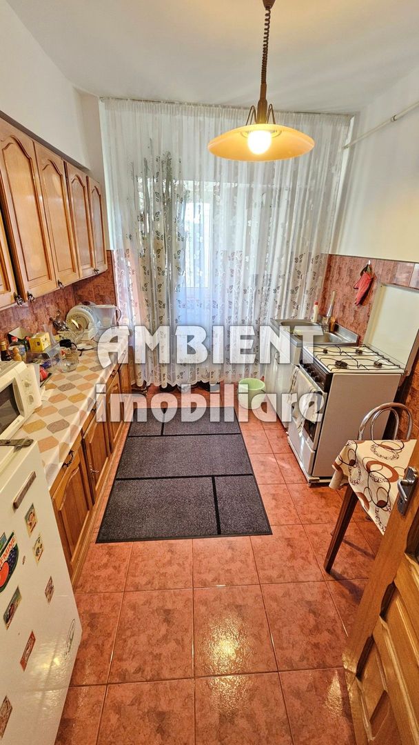 Apartament cu 3 camere, etaj 3, mobilat și utilat, zona GARA; - Poză 2