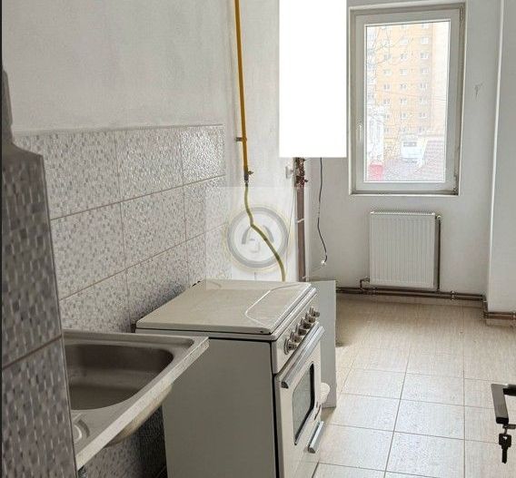 Apartament 3 camere de inchiriat | nemobilat, neutilat | langaDoboz - Poză 6