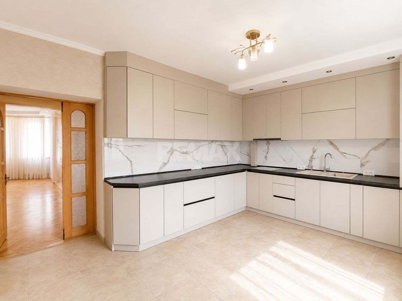 Cojușna - Casă 6 Dormitoare + Living | 259 m² | teren 10,81 ari | 249.000 € - Poză 4