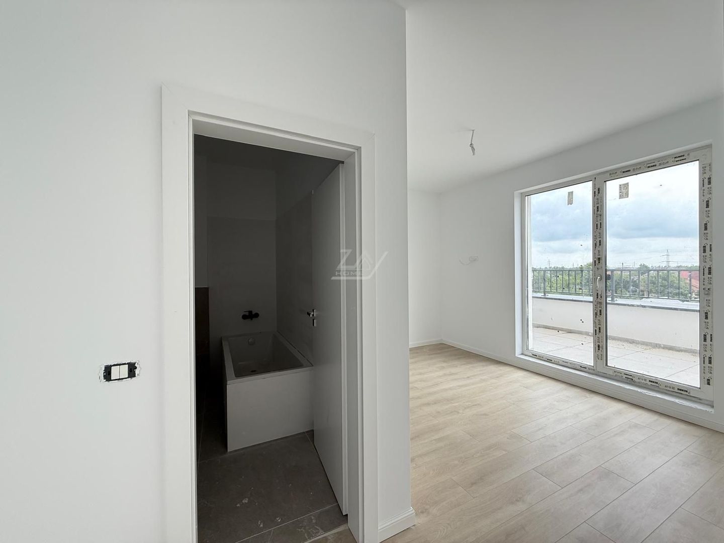 Bloc finalizat. Terasa 20 mp. 2 bai. Lift. 2 locuri de parcare. - Poză 6