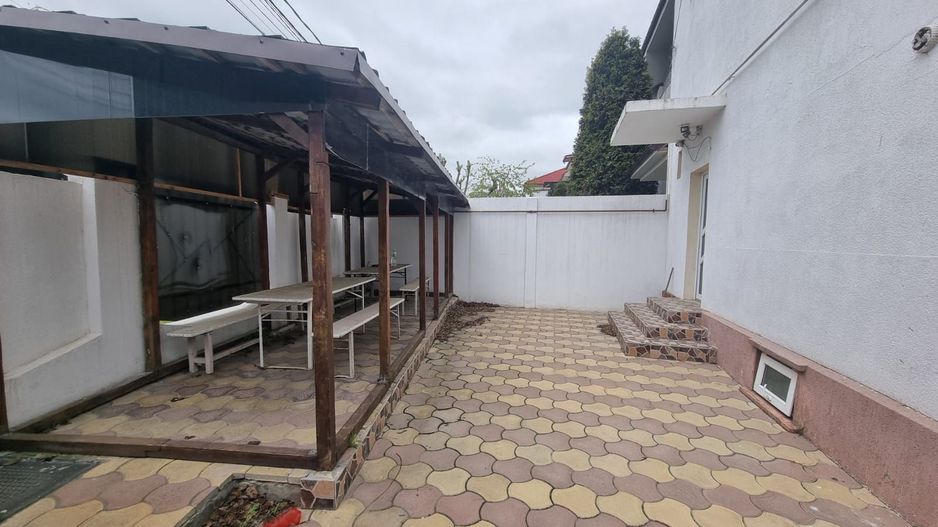 Pensiune de vânzare în Mamaia Sat, pe partea cu Hanul cu Pește - Poză 1