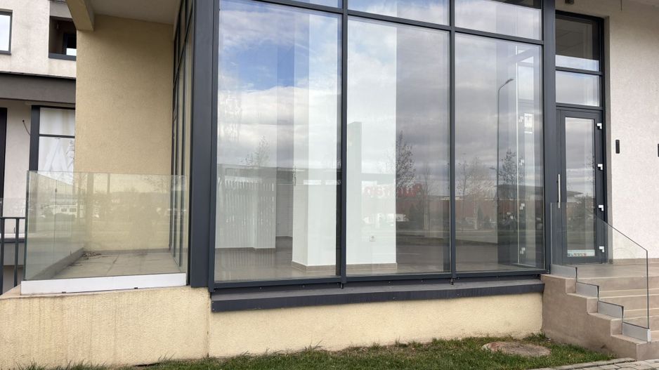 DE ÎNCHIRIAT – Spațiu comercial 102 m² – Coresi Avantgarden (Kasper) - Poză 1