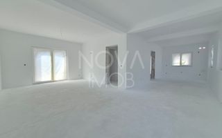 Casa tip duplex, la alb - Sura Mica - COMISION 0 - Poză 6
