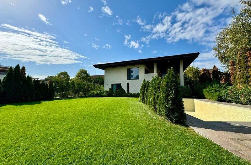 Vila lux de vanzare in cel mai dorit complex din Erou Iancu Nicolae-locatie rara - Poză 39