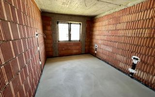 Casă individuală cu garaj , curte generoasă - Poză 13