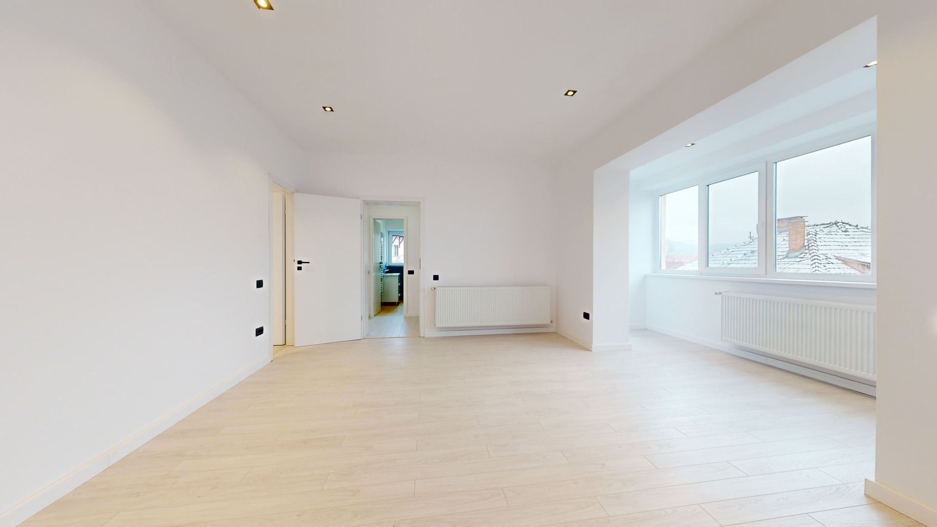 Apartament in vila zona centrala - Poză 3