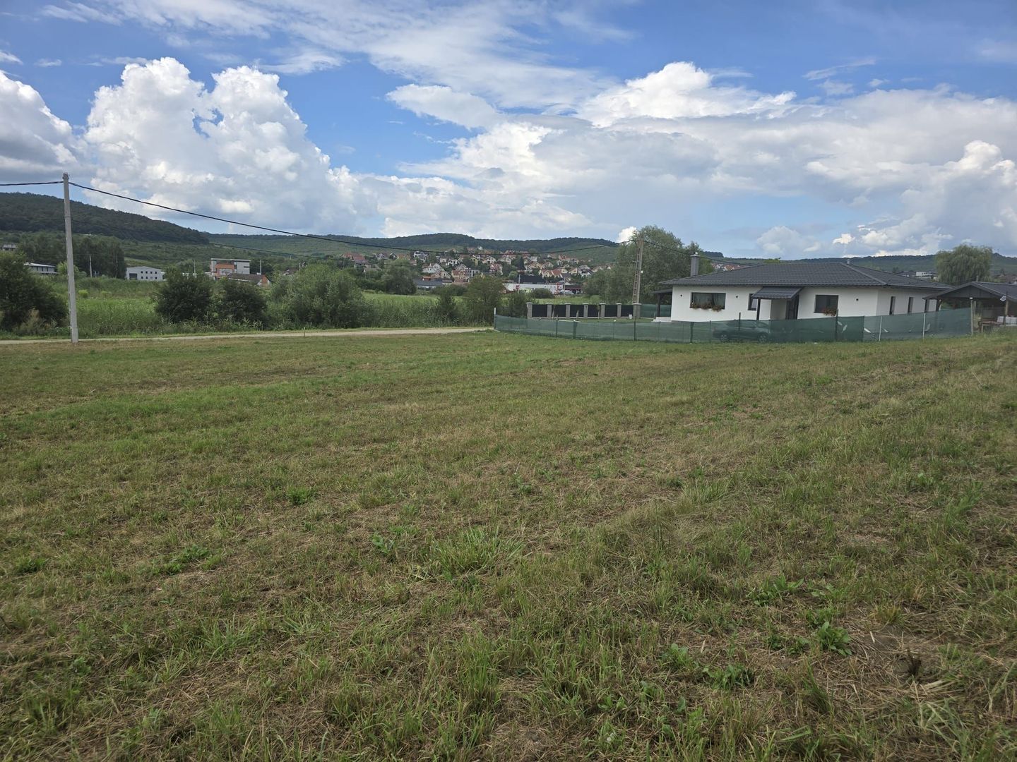 Teren intravilan 18.600 mp.cu deschidere de 250 m la drum - Poză 4