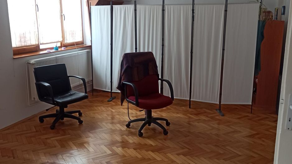 CASA CU 6 CAMERE ZONA CENTRAL - Poză 6