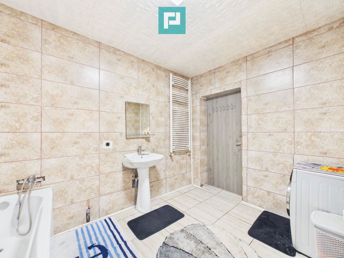 Casă P+E cu două apartamente, zona Drăgășani - Poză 9