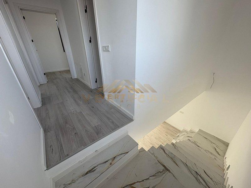 Vila la intrare in comuna Berceni - Poză 7