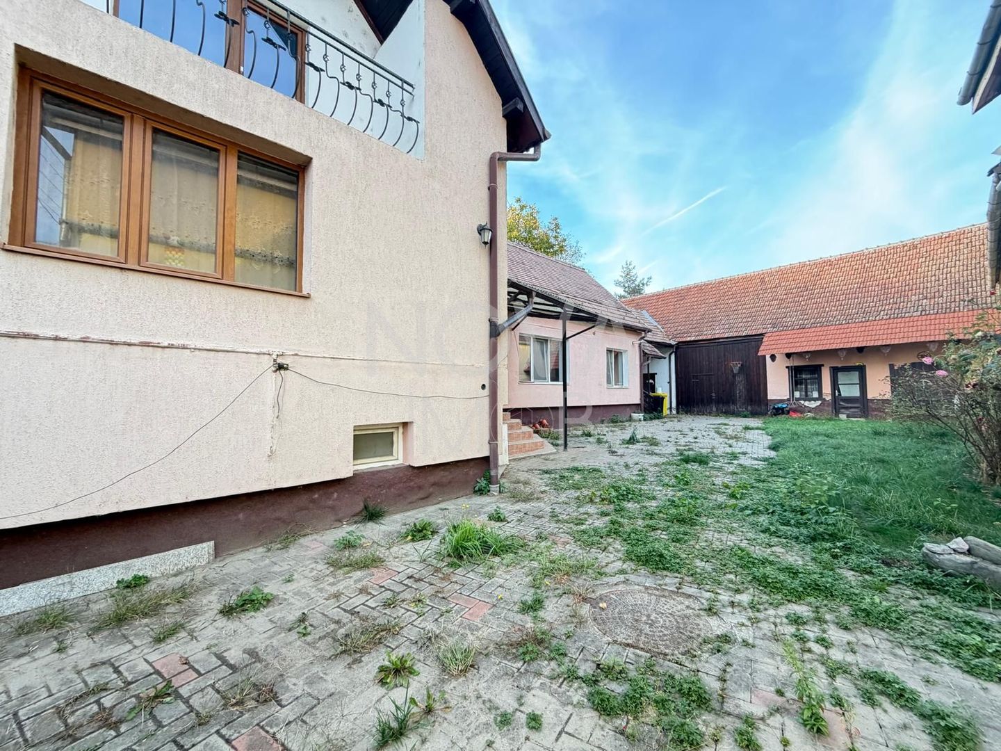 CASA DE VANZARE IN AVRIG – SPATIU GENEROS - Poză 2