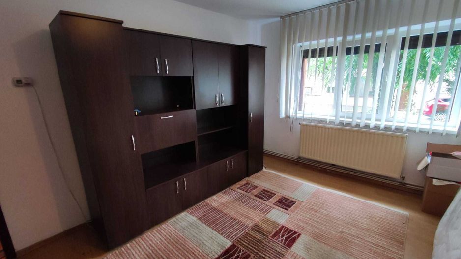Inchiriez apartament 2 camere decomandate zona OMW/stadion Cetate - Poză 1