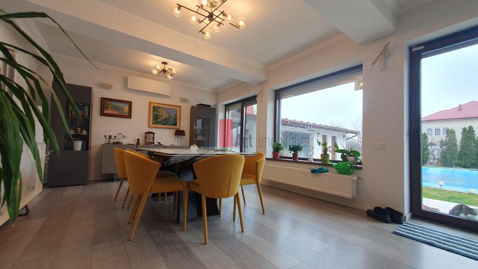 Vila superba Tunari cu piscina - Poză 1