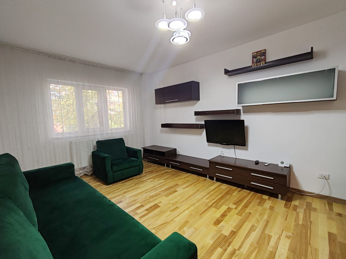 Apartament 3 camere decomandat etajul 1 65mp 500euro Nicolina 2 - Poză 3