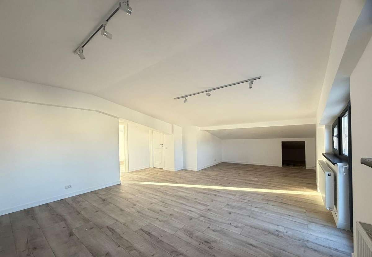 APARTAMENT MANSARDA BLOC NOU - Poză 4