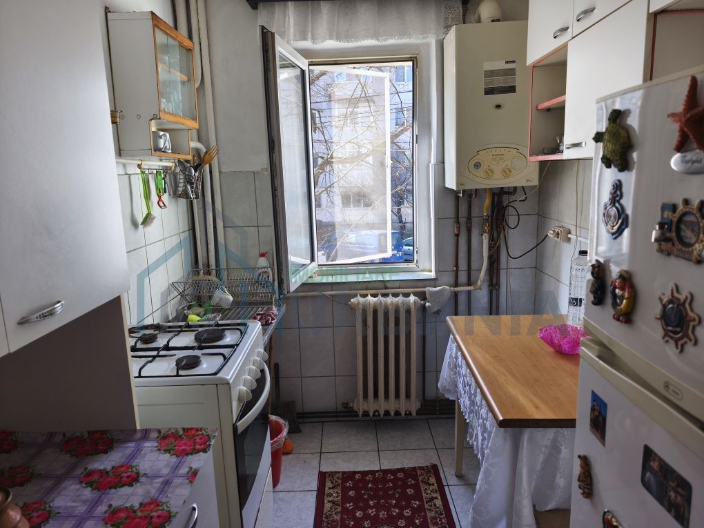 De Închiriat: Apartament 3 Camere, Zonă Liniștită, Mobilat și Utilat - Poză 7