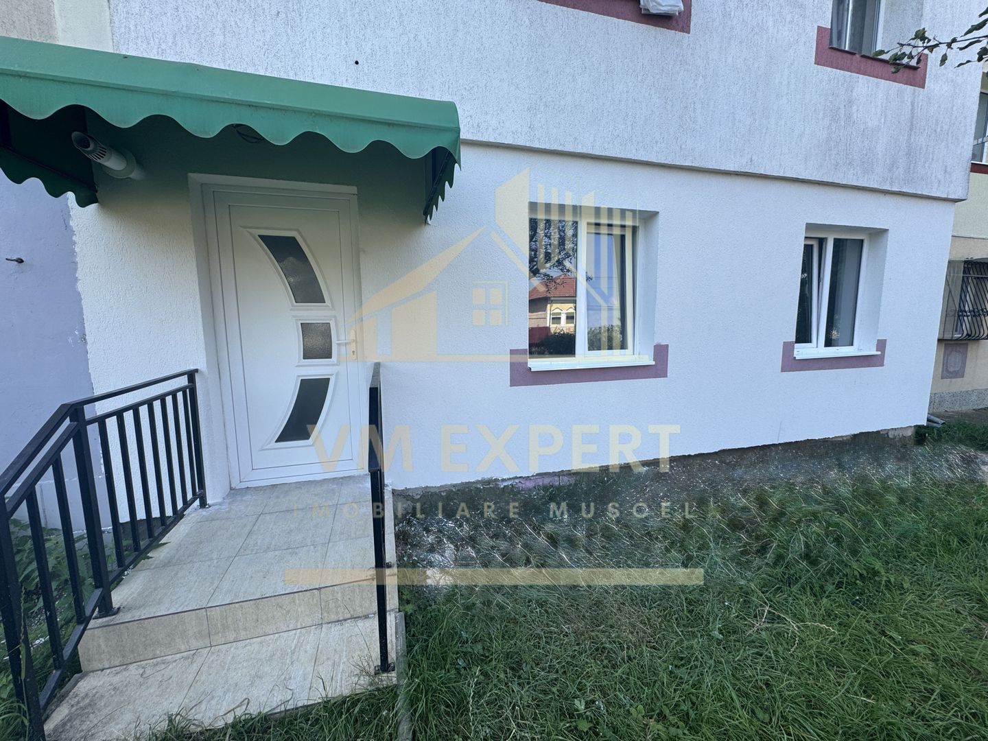 SPAȚU COMERCIAL 34 MP CAMPULUNG VIZAVI DE CENTRU MEDICAL CLUBUL SANATĂȚII - Poză 16