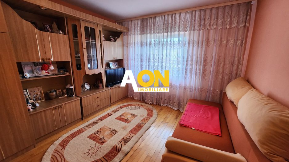 De vanzare apartament 3 camere, zona Cetate - Poză 2