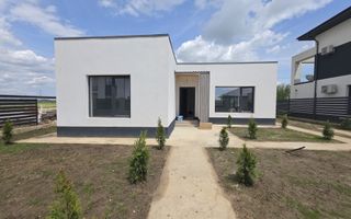 Casa 3 Camere | Curte amenajata - Poză 1