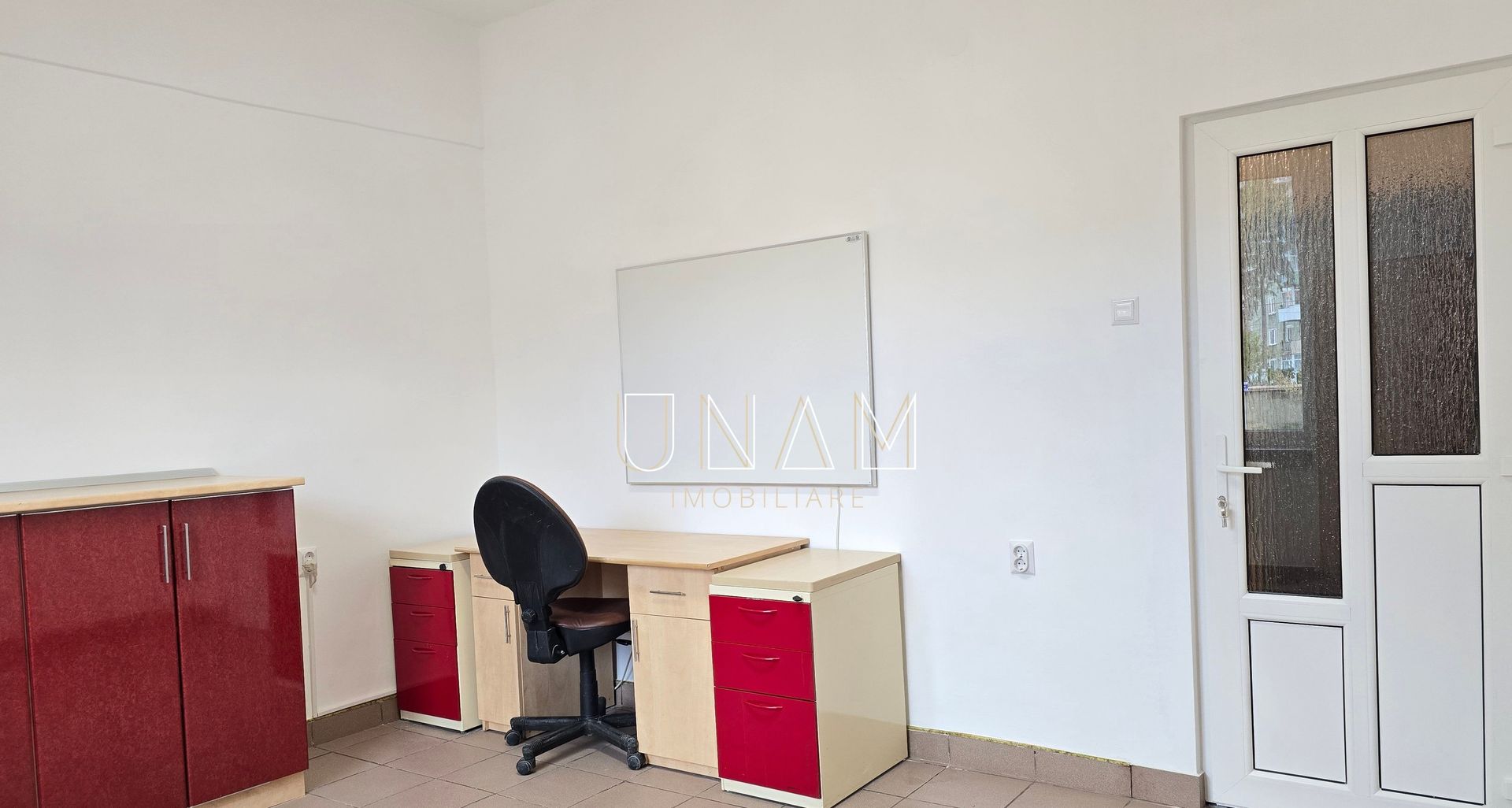 Birou renovat | Blocul 800 | ideal cabinet sau servicii - Poză 3