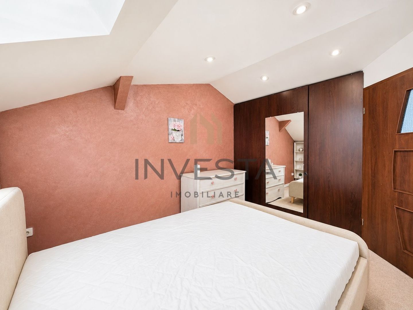 Apartament 3 camere decomandat de inchiriat in vila, zona Centrala! - Poză 11