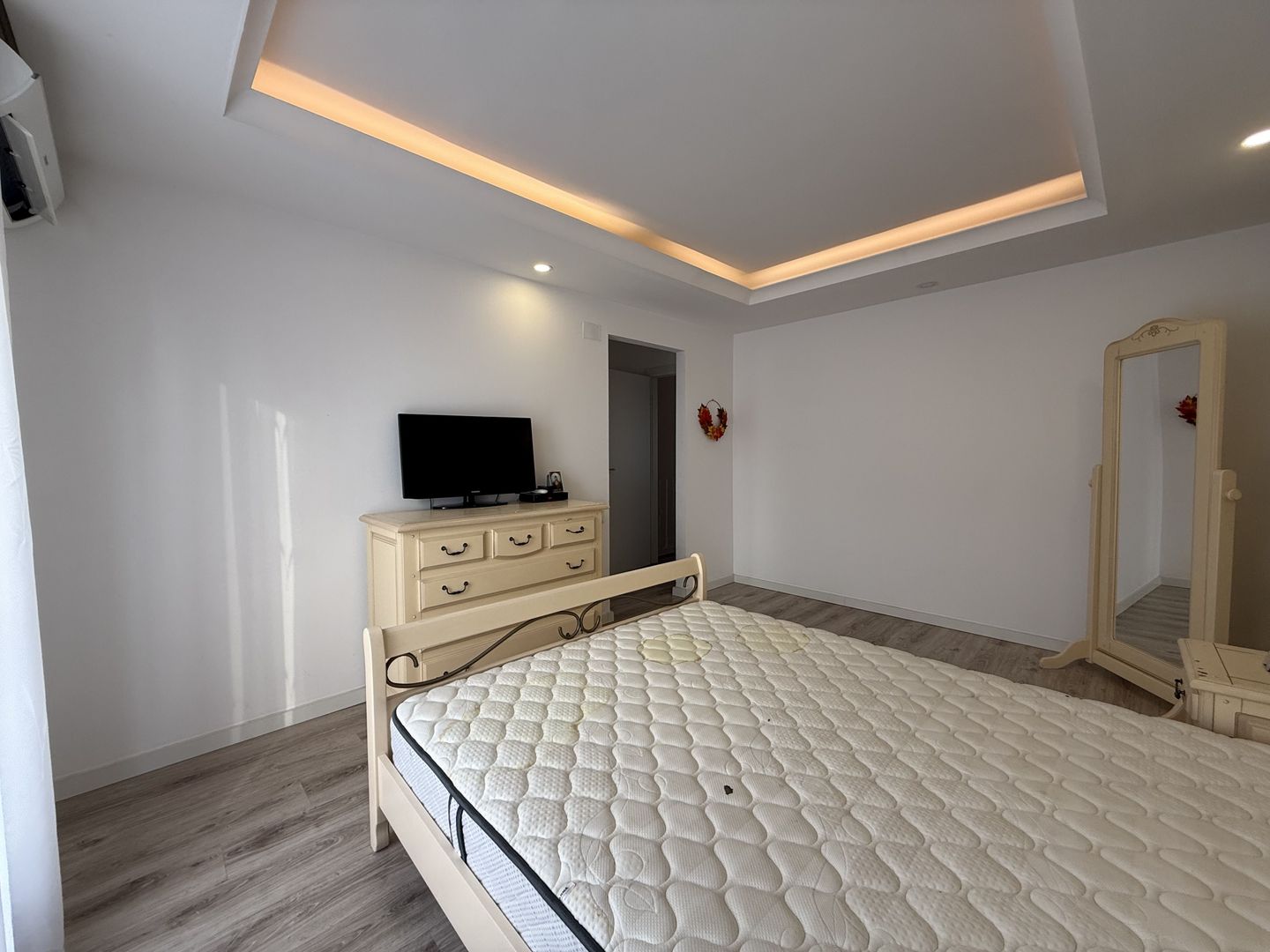 Vila cu 2 dormitoare si 3 bai | Cosmopolis | aproape de Mall | Piscina - Poză 9