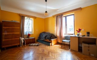 Casa singur in curte cu teren de 410 mp Sirul Canonicilor - Poză 4