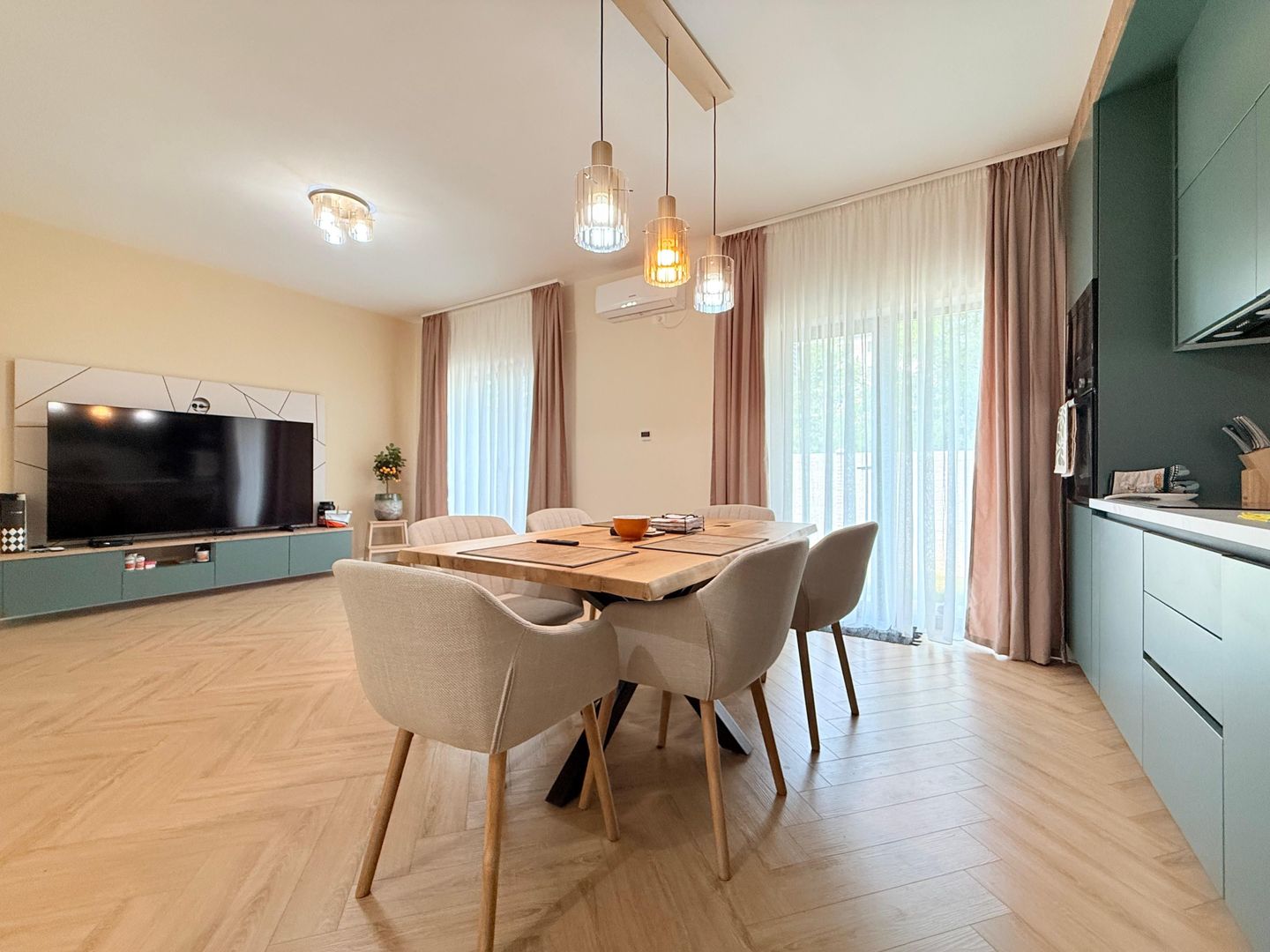 Vila 4 camere | 3 dormitoare | 3 bai | Gradina | Toate Utilitatile - Poză 2
