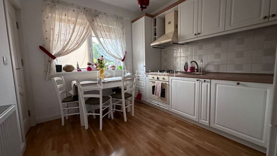 Casă modernă de închiriat 110mp, în Sângeorgiu de Mureș - Poză 2