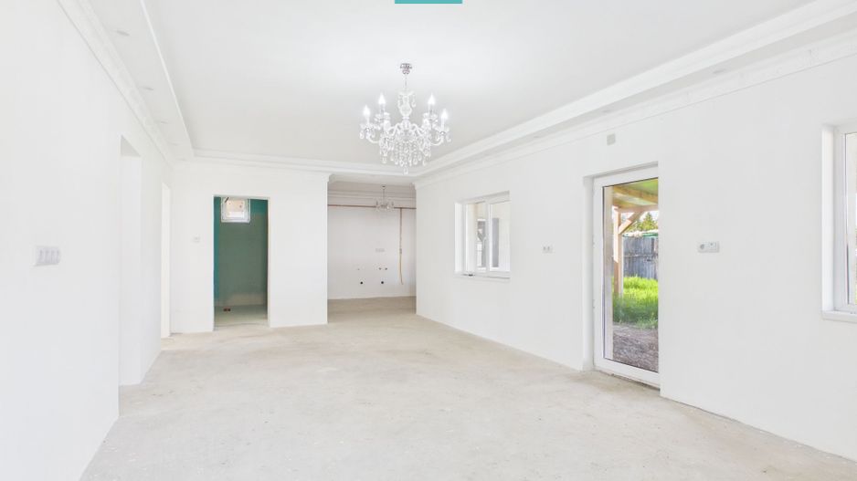 Casă renovată 4 camere si 1452 mp teren în Bătania - Poză 6