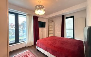 3 camere intr-o cladire cu arhitectura deosebita - Poză 1