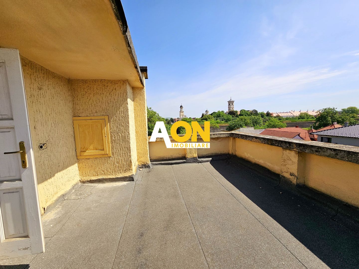 Casa situata in imediata apropiere a Cetatii - Poză 18