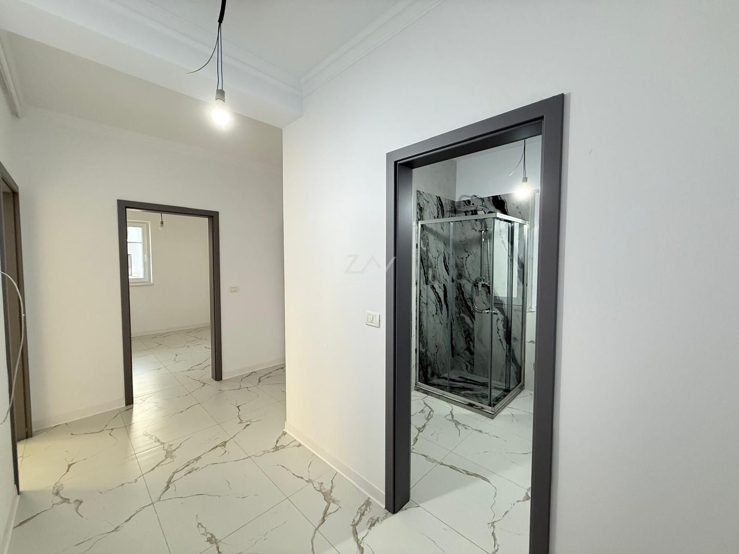 Etaj 1. Decomandat. Loc de parcare. - Poză 9