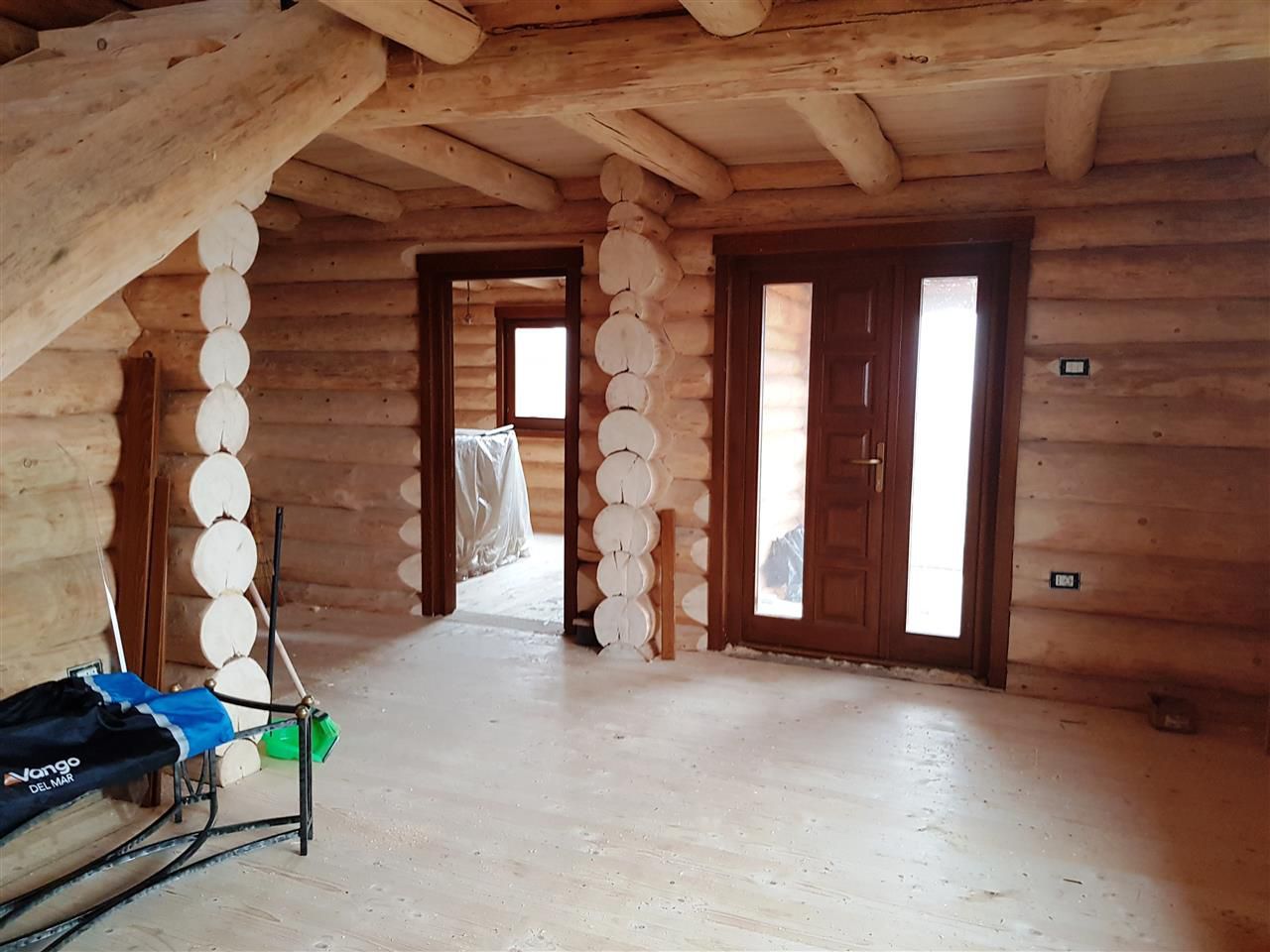 CASĂ INDIVIDUALĂ structură din lemn, zona Ciușmeaua Moldovencei; - Poză 3