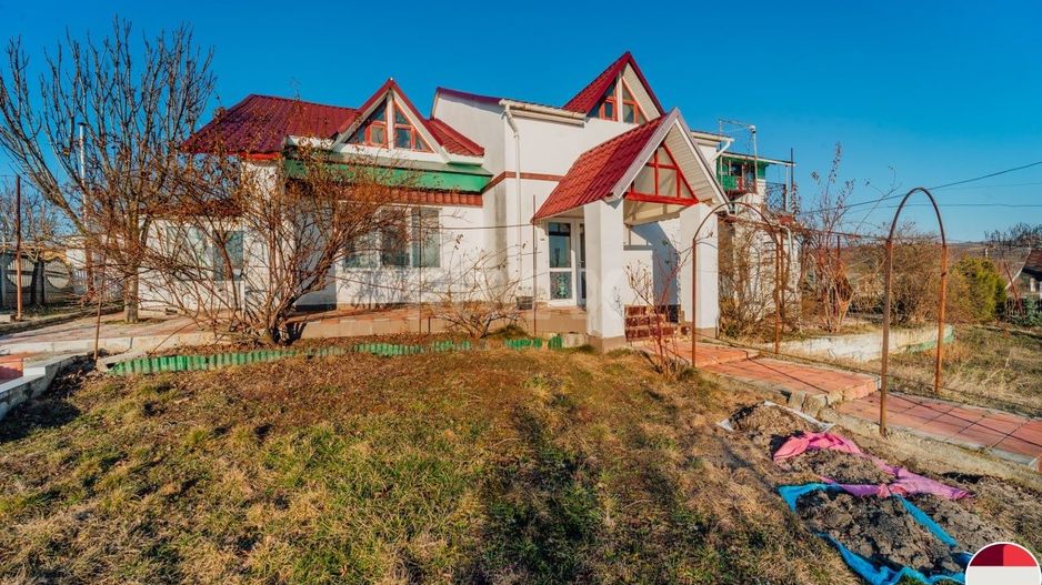 Casă de vânzare, Obileni, Hîncești ,185 m² ,16 ari, 2 garaje - Poză 1