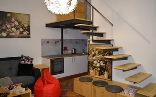 Studiou langa medicina cu scara interioara - Poză 24