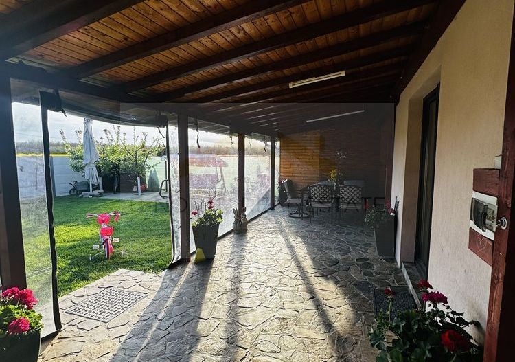 Vila mobilată complet de închiriat, aproape de pădure, 4 camere - Poză 3