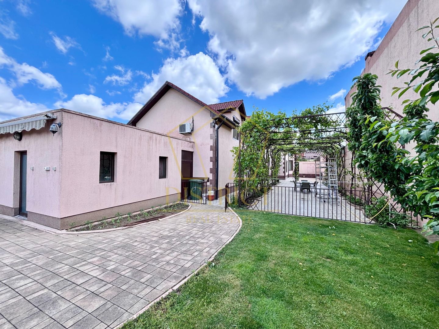 COM 0% Casa individuala spatioasa, piscina, garaj, anexe | Iosefin - Poză 3