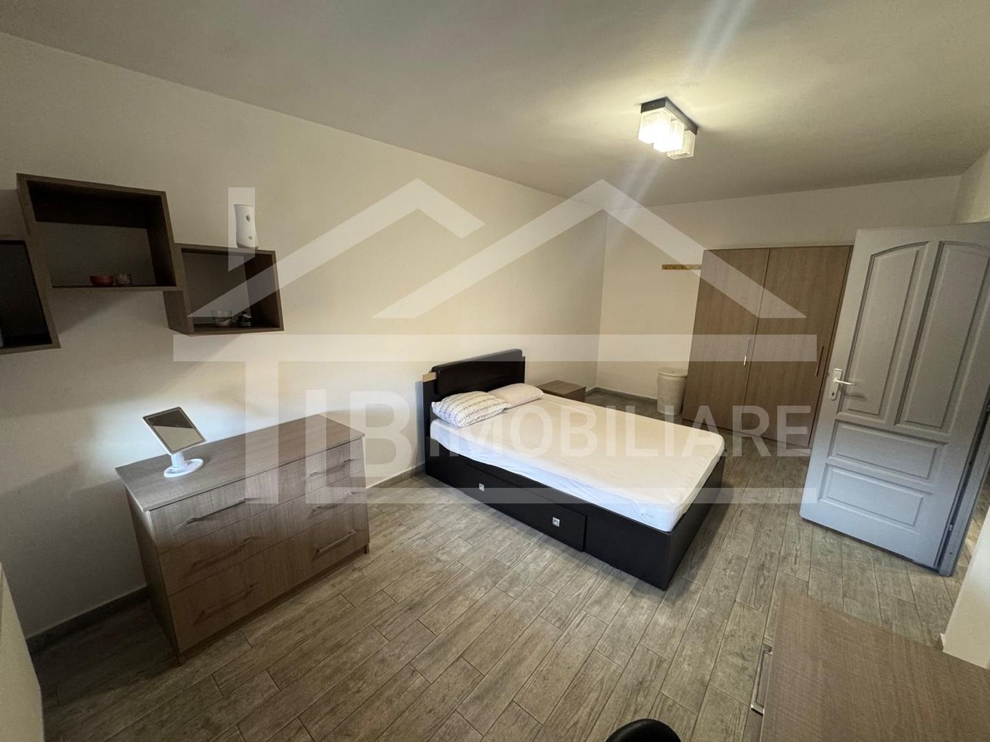Apartament de 3 camere, decomandat, modern, 70mp, Zona UMFST - Poză 1