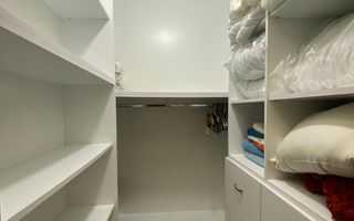 2 dormitoare, centrala proprie, bucatarie inchisa. Piața Libertatii. - Poză 13