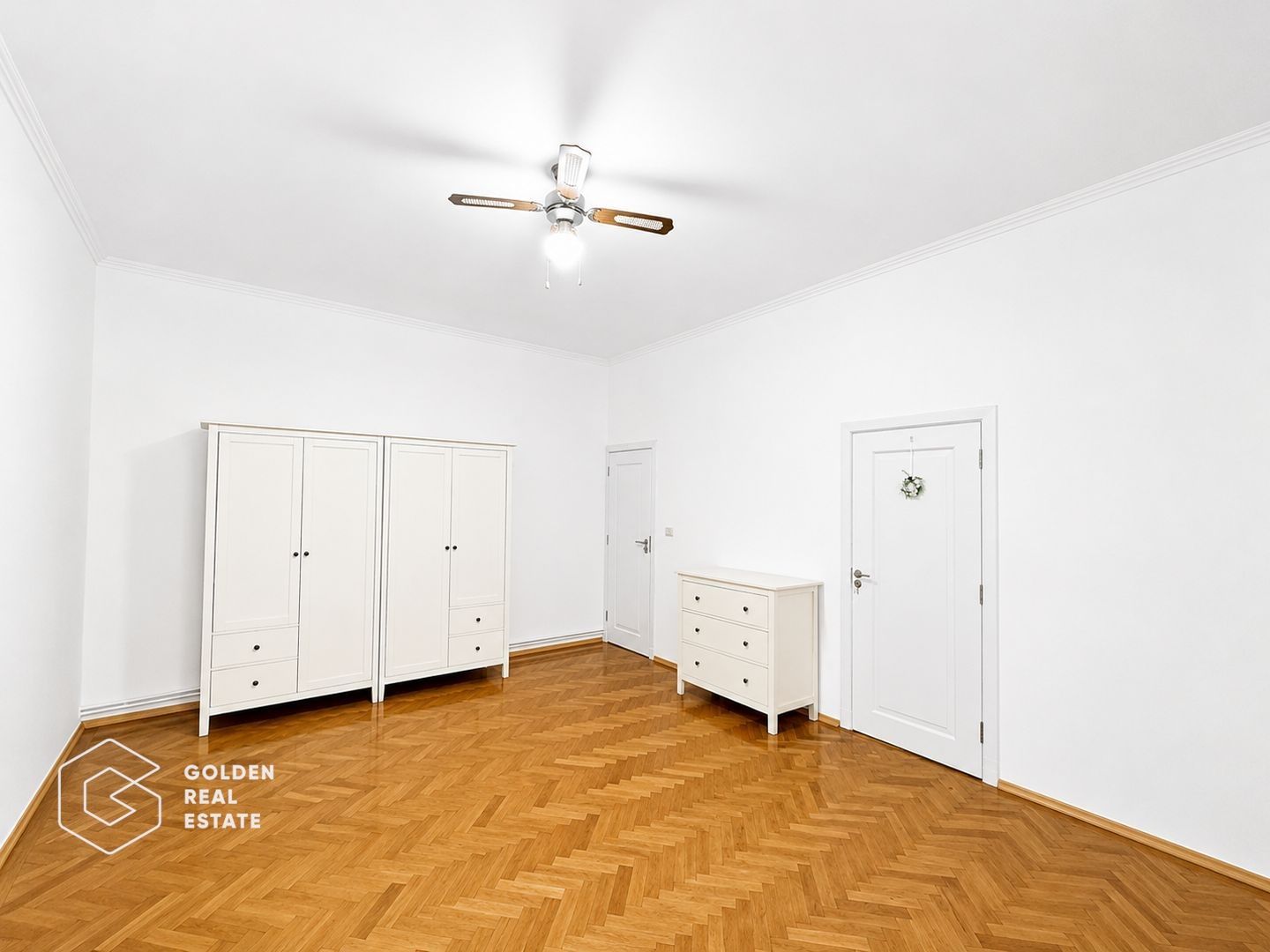 Apartament ultracentral, 2 camere, curte cu acces auto - Poză 1