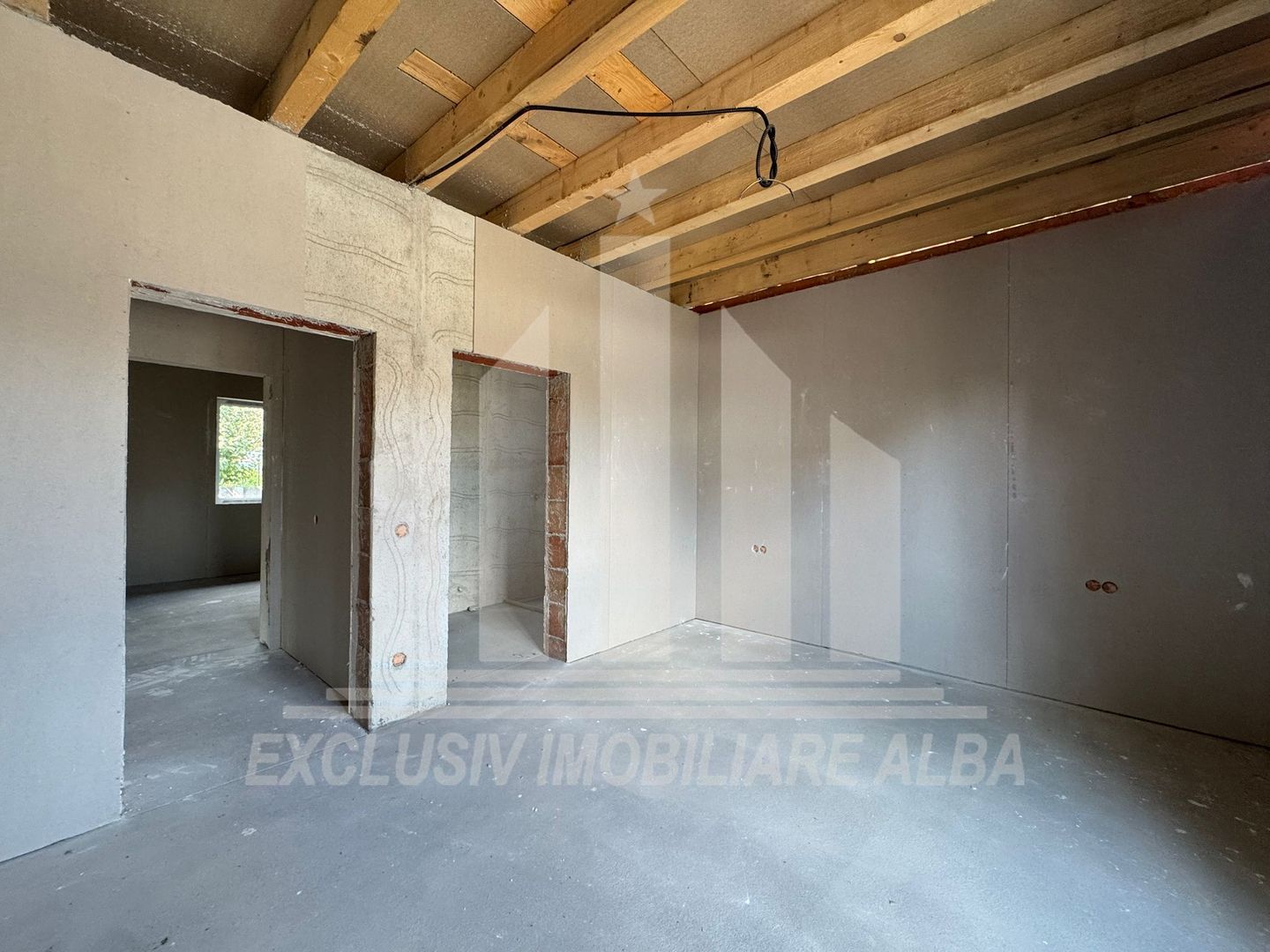 Casa individuala la asfalt cu toate utilitatile, Micesti - Poză 11