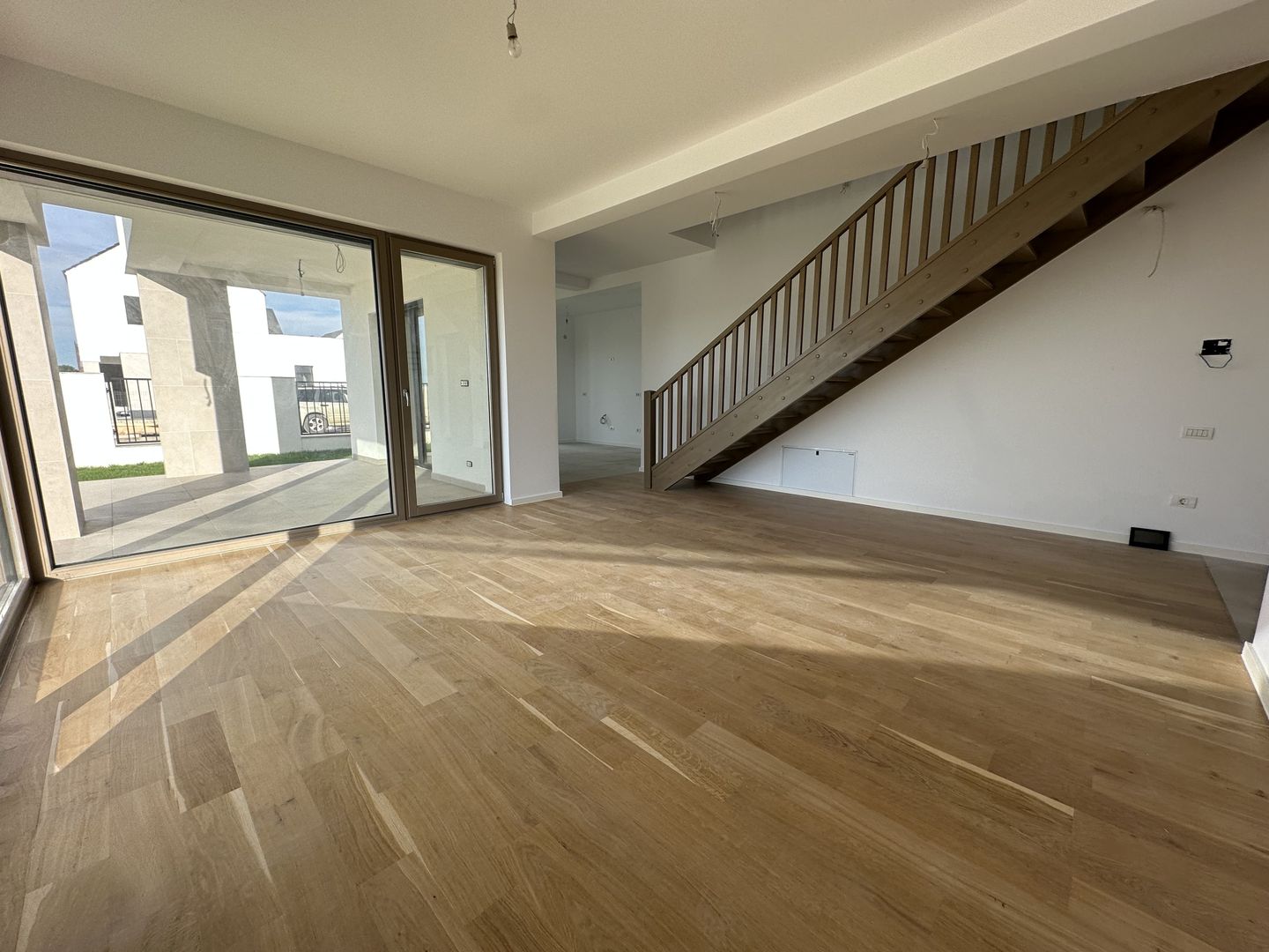 Casa cu 5 camere - Dumbravita - Poză 1