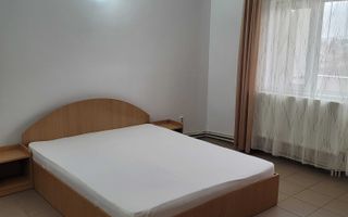 Apartament 1 cameră, zonă centrală Podul de Fier, mobilat, cu balcon și loc de parcare - Poză 2